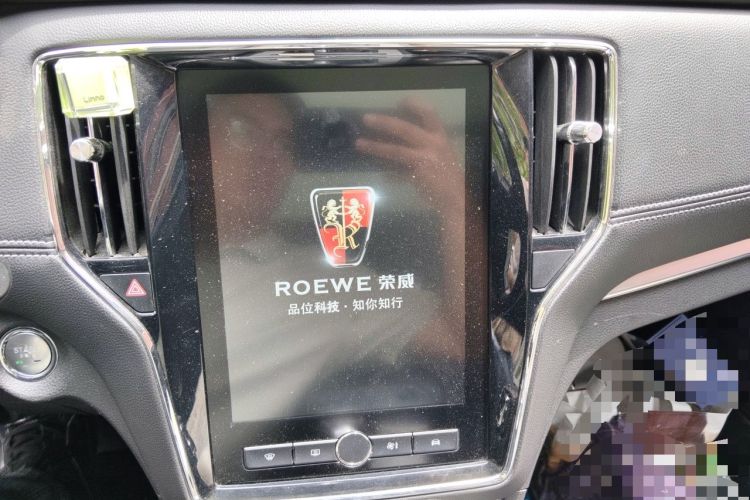 Used Roewe RX5 2019 20T Two-Wheel Drive Automatic 4G Connected Platinum Edition Audio And AC Panel