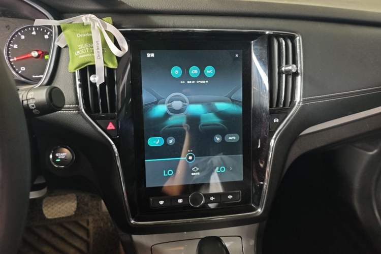 Used Roewe RX5 2019 20T Two-Wheel Drive Automatic Ali Smart Connectivity Platinum Edition Audio And AC Panel