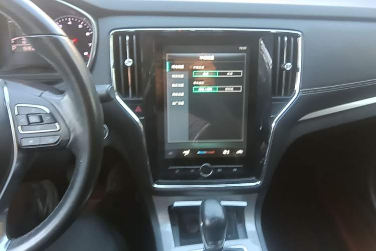 Used Roewe RX5 2019 20T Two-Wheel Drive Automatic 4G Connected Platinum Edition Audio And AC Panel