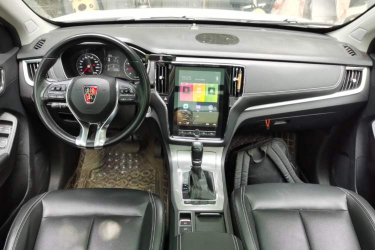 Used Roewe RX5 2019 20T Two-Wheel Drive Automatic 4G Connected Platinum Edition Center Console