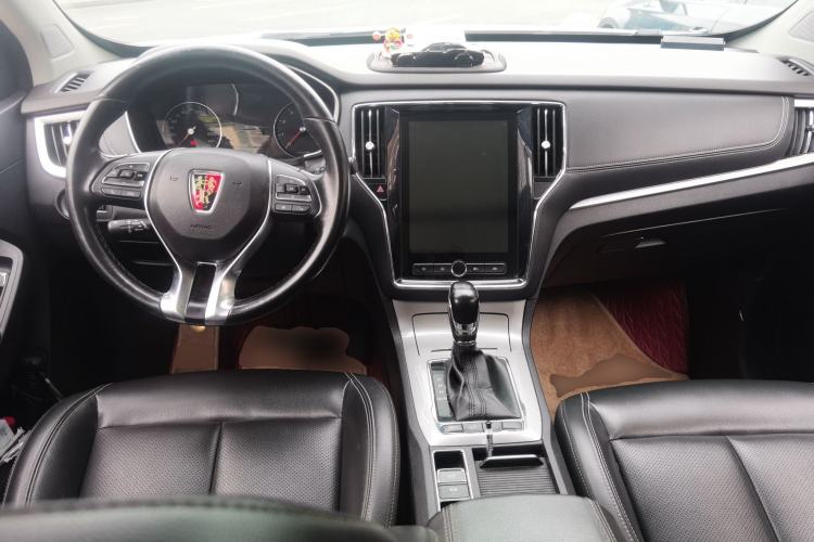 Used Roewe RX5 2019 20T Two-Wheel Drive Automatic 4G Connected Platinum Edition Center Console