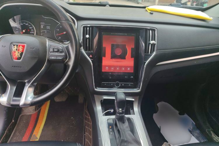 Used Roewe RX5 2019 20T Two-Wheel Drive Automatic 4G Connected Platinum Edition Center Console