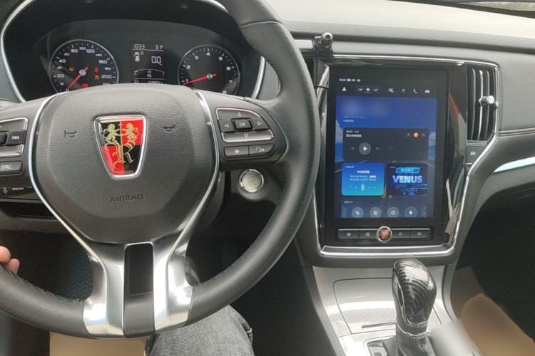 Used Roewe RX5 2019 20T Two-Wheel Drive Automatic Ali Smart Connectivity Platinum Edition Center Console