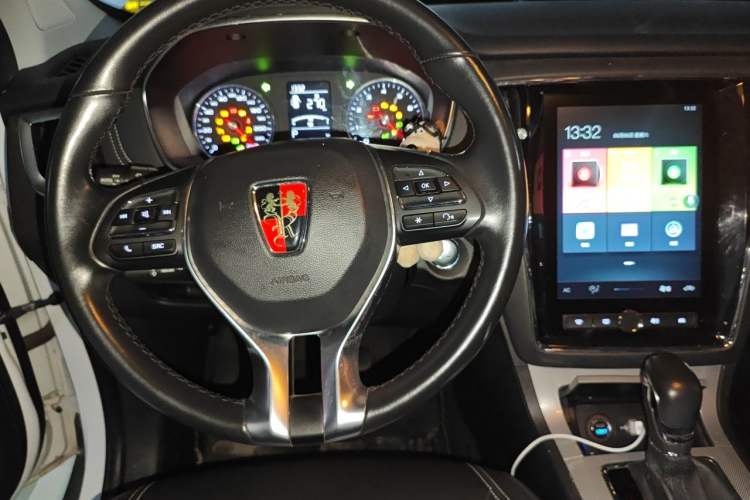 Used Roewe RX5 2019 20T Two-Wheel Drive Automatic 4G Connected Platinum Edition Center Console