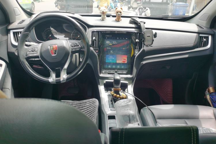 Used Roewe RX5 2019 20T Two-Wheel Drive Automatic Ali Smart Connectivity Platinum Edition Center Console