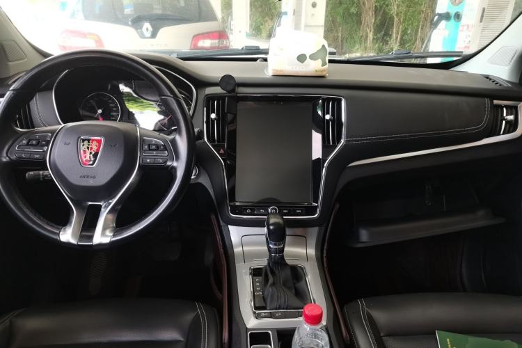 Used Roewe RX5 2019 20T Two-Wheel Drive Automatic 4G Connected Platinum Edition Center Console