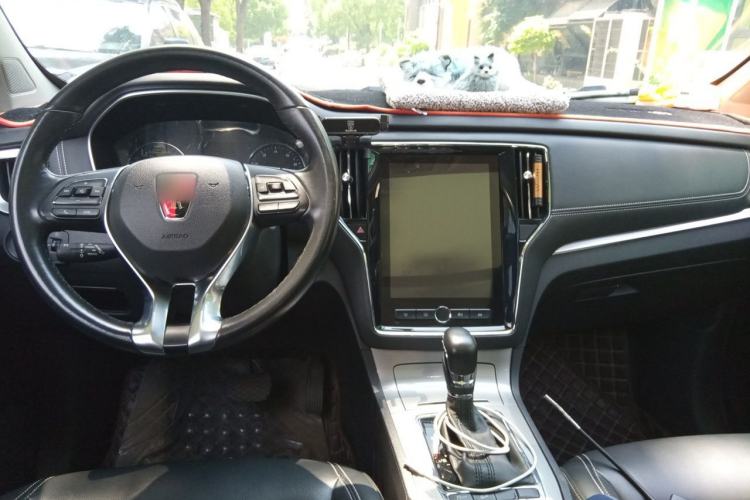 Used Roewe RX5 2019 20T Two-Wheel Drive Automatic 4G Connected Platinum Edition Center Console