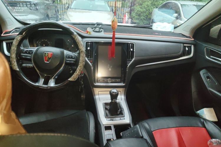 Used Roewe RX5 2019 20T Two-Wheel Drive Manual 4G Connect Platinum Edition Center Console
