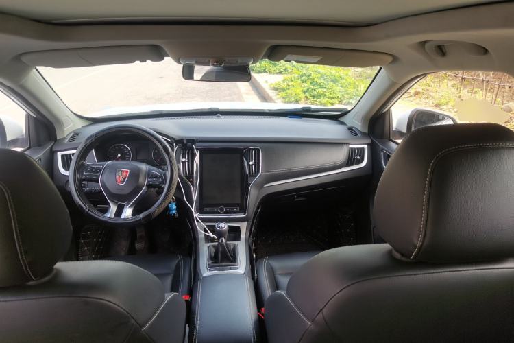 Used Roewe RX5 2019 20T Two-Wheel Drive Manual 4G Connect Platinum Edition Center Console