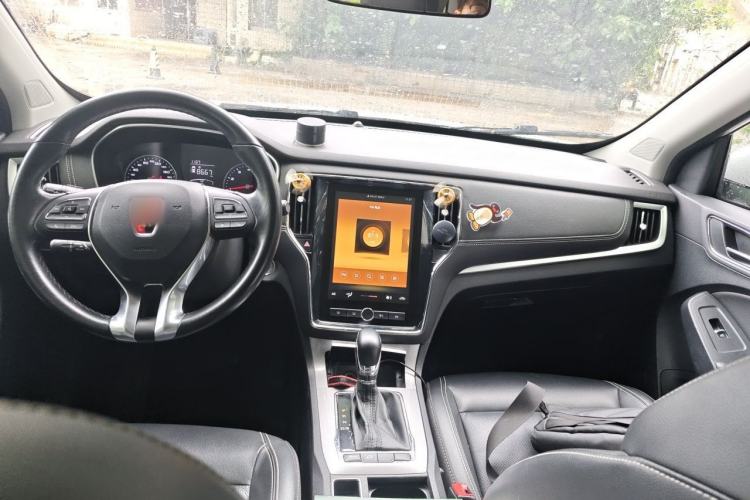 Used Roewe RX5 2019 20T Two-Wheel Drive Automatic 4G Connected Platinum Edition Center Console