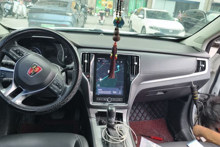 Used Roewe RX5 2019 20T Two-Wheel Drive Automatic Ali Smart Connectivity Platinum Edition Center Console