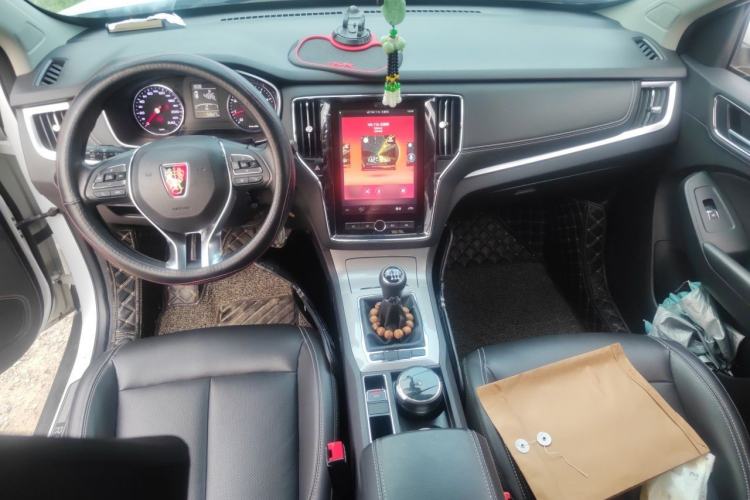 Used Roewe RX5 2019 20T Two-Wheel Drive Manual 4G Connect Platinum Edition Center Console