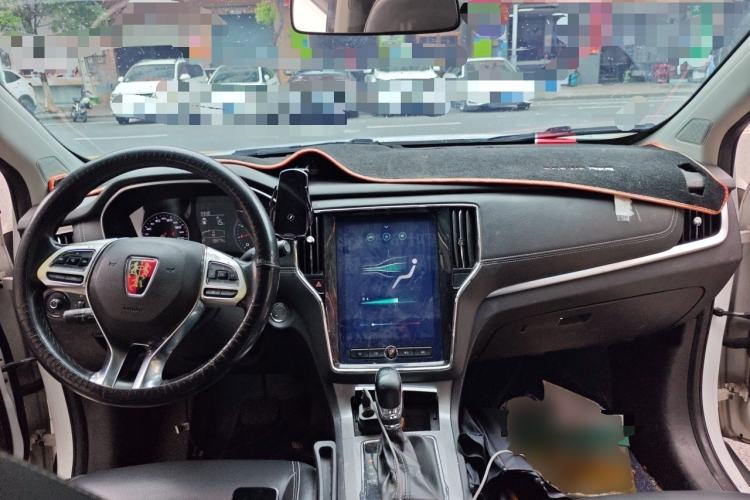 Used Roewe RX5 2019 20T Two-Wheel Drive Automatic 4G Connected Platinum Edition Center Console