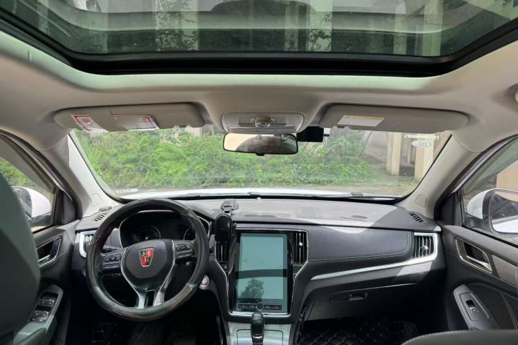 Used Roewe RX5 2019 20T Two-Wheel Drive Automatic 4G Connected Platinum Edition Center Console