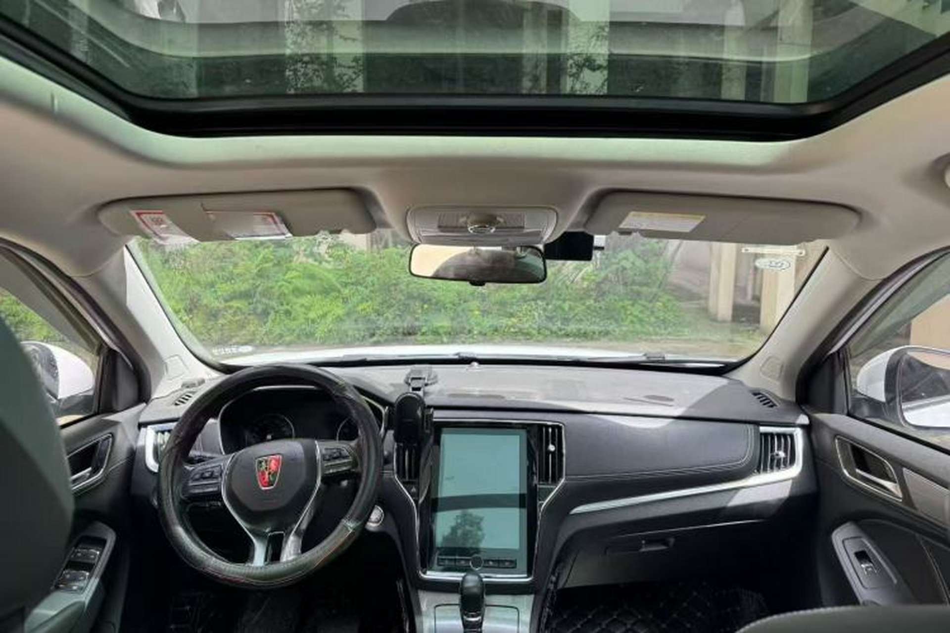 Used Roewe RX5 2019 20T Two-Wheel Drive Automatic 4G Connected Platinum Edition Center Console