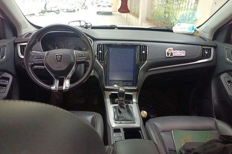 Used Roewe RX5 2019 20T Two-Wheel Drive Automatic 4G Connected Platinum Edition Center Console