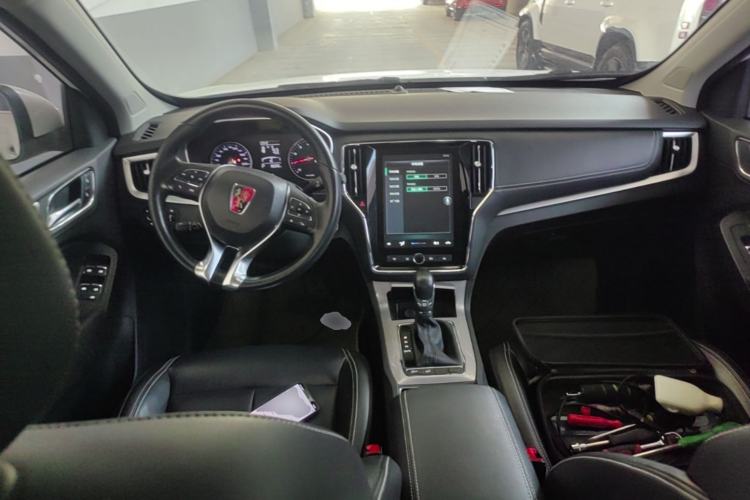 Used Roewe RX5 2019 20T Two-Wheel Drive Automatic 4G Connected Platinum Edition Center Console