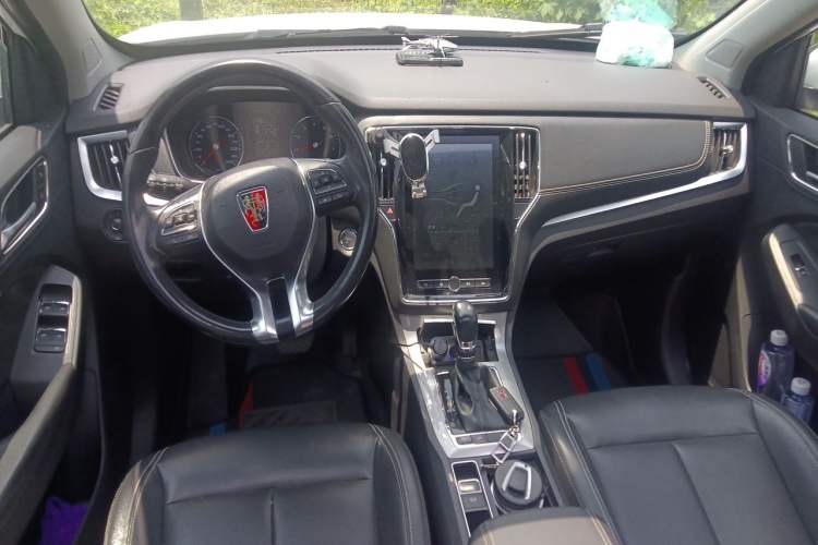 Used Roewe RX5 2019 20T Two-Wheel Drive Automatic 4G Connected Platinum Edition Center Console