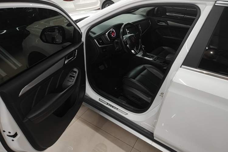 Used Roewe RX5 2019 20T Two-Wheel Drive Automatic 4G Connected Platinum Edition Driver Seat