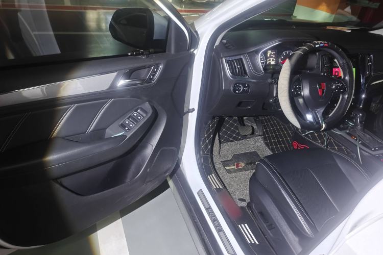Used Roewe RX5 2019 20T Two-Wheel Drive Automatic 4G Connected Platinum Edition Driver Seat