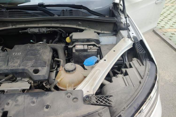 Used Roewe RX5 2019 20T Two-Wheel Drive Automatic 4G Connected Platinum Edition Engine Bay Left