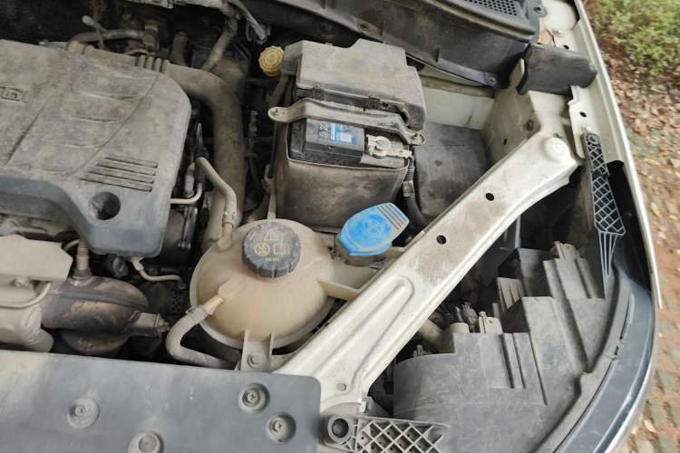 Used Roewe RX5 2019 20T Two-Wheel Drive Automatic 4G Connected Platinum Edition Engine Bay Left