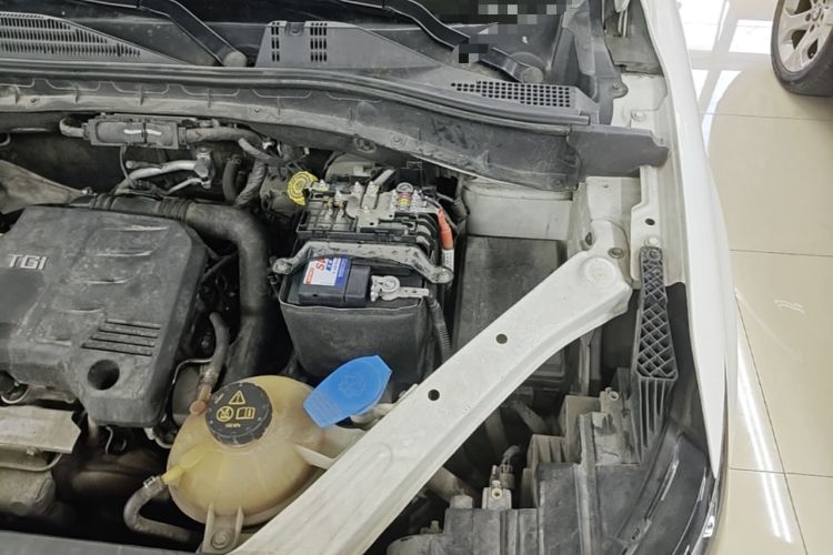 Used Roewe RX5 2019 20T Two-Wheel Drive Automatic 4G Connected Platinum Edition Engine Bay Left