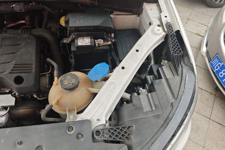 Used Roewe RX5 2019 20T Two-Wheel Drive Automatic 4G Connected Platinum Edition Engine Bay Left