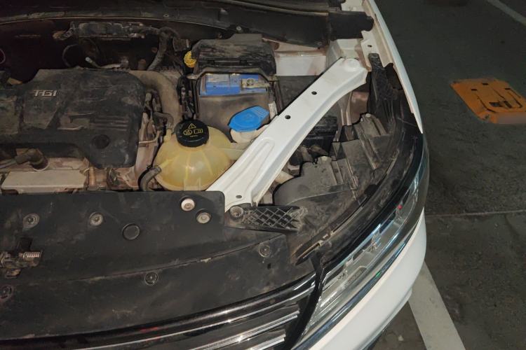 Used Roewe RX5 2019 20T Two-Wheel Drive Automatic 4G Connected Platinum Edition Engine Bay Left