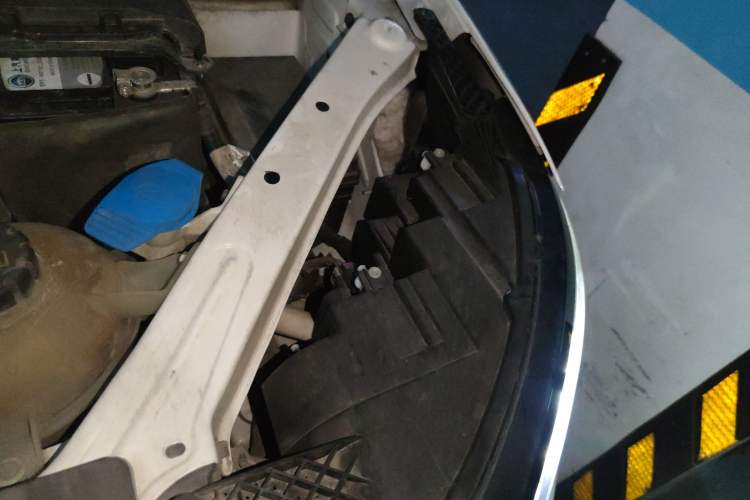 Used Roewe RX5 2019 20T Two-Wheel Drive Automatic 4G Connected Platinum Edition Engine Bay Left