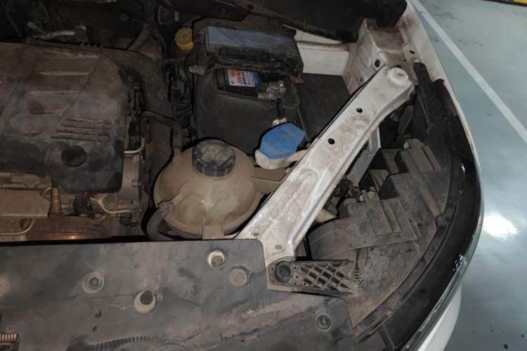 Used Roewe RX5 2019 20T Two-Wheel Drive Automatic 4G Connected Platinum Edition Engine Bay Left