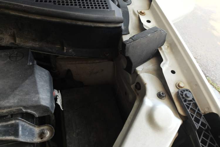 Used Roewe RX5 2019 20T Two-Wheel Drive Automatic 4G Connected Platinum Edition Engine Bay Left