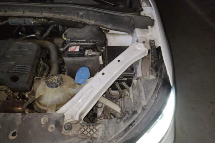 Used Roewe RX5 2019 20T Two-Wheel Drive Manual 4G Connect Platinum Edition Engine Bay Left