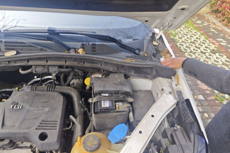 Used Roewe RX5 2019 20T Two-Wheel Drive Automatic Ali Smart Connectivity Platinum Edition Engine Bay Left