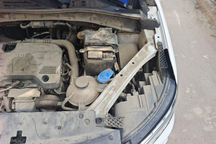 Used Roewe RX5 2019 20T Two-Wheel Drive Automatic 4G Connected Platinum Edition Engine Bay Left