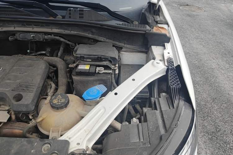 Used Roewe RX5 2019 20T Two-Wheel Drive Automatic 4G Connected Platinum Edition Engine Bay Left