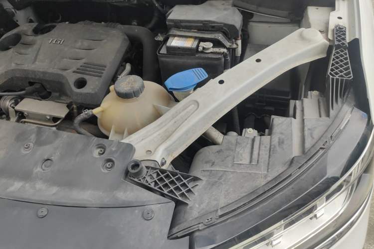 Used Roewe RX5 2019 20T Two-Wheel Drive Automatic 4G Connected Platinum Edition Engine Bay Left