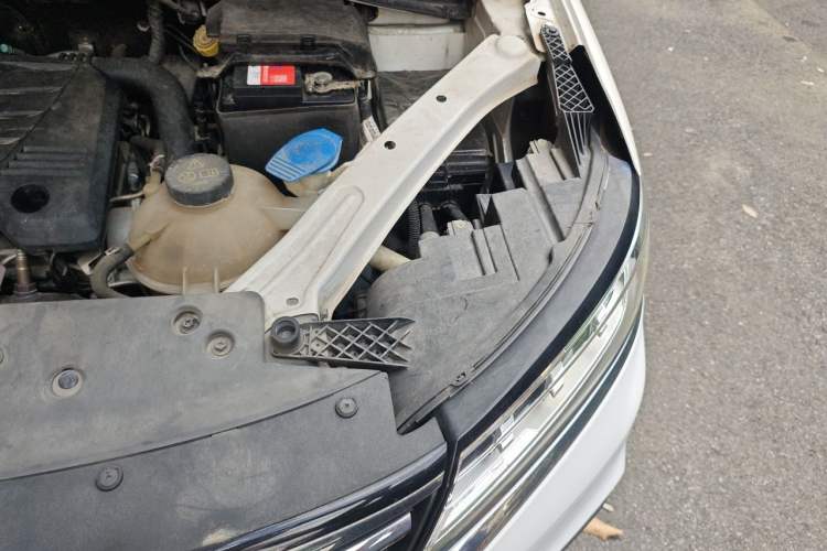 Used Roewe RX5 2019 20T Two-Wheel Drive Automatic Ali Smart Connectivity Platinum Edition Engine Bay Left