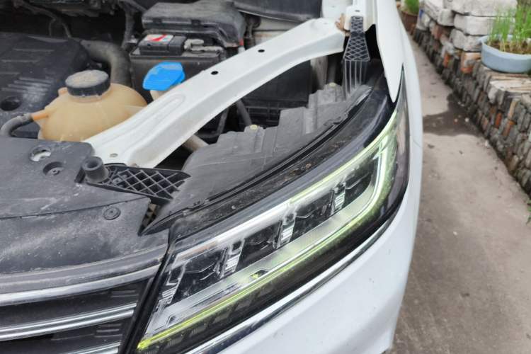 Used Roewe RX5 2019 20T Two-Wheel Drive Automatic 4G Connected Platinum Edition Engine Bay Left