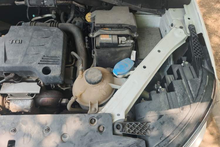 Used Roewe RX5 2019 20T Two-Wheel Drive Automatic 4G Connected Platinum Edition Engine Bay Left