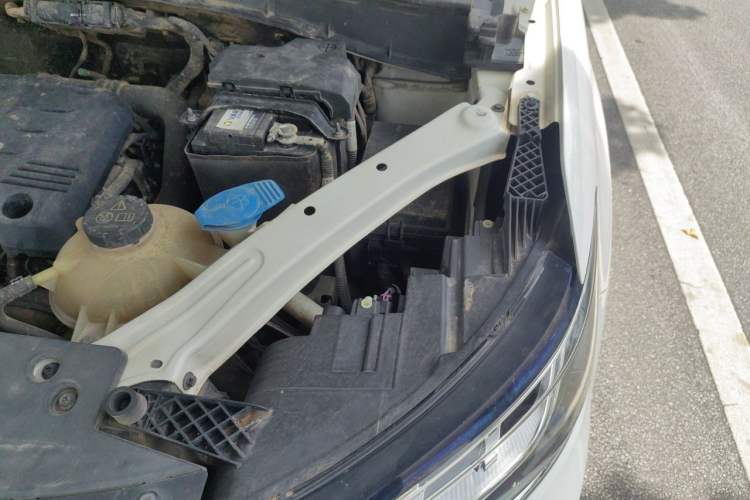 Used Roewe RX5 2019 20T Two-Wheel Drive Automatic 4G Connected Platinum Edition Engine Bay Left
