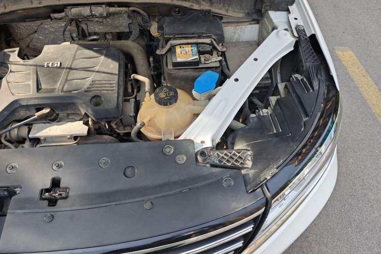 Used Roewe RX5 2019 20T Two-Wheel Drive Automatic 4G Connected Platinum Edition Engine Bay Left