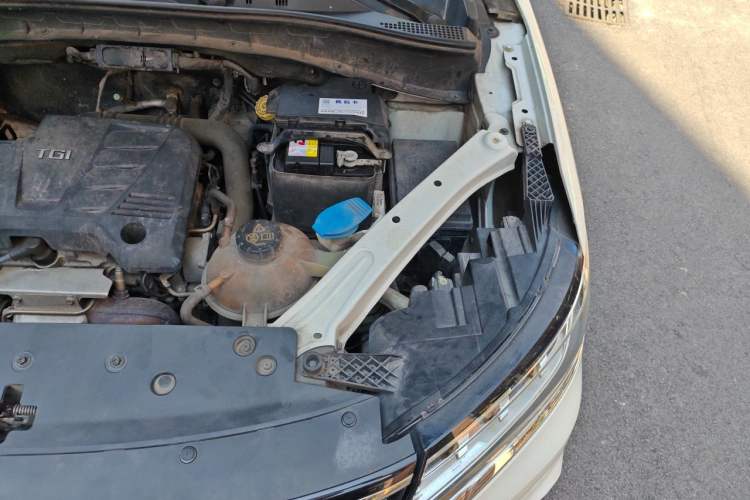 Used Roewe RX5 2019 20T Two-Wheel Drive Automatic 4G Connected Platinum Edition Engine Bay Left