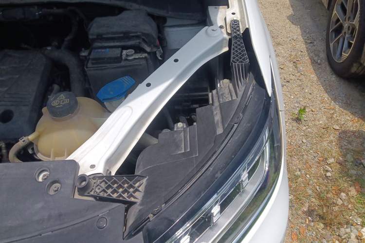 Used Roewe RX5 2019 20T Two-Wheel Drive Automatic 4G Connected Platinum Edition Engine Bay Left