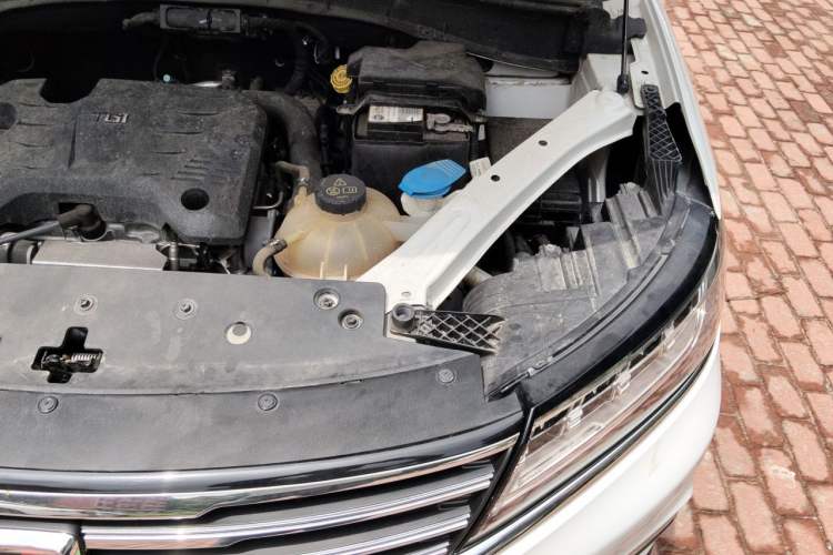 Used Roewe RX5 2019 20T Two-Wheel Drive Automatic 4G Connected Platinum Edition Engine Bay Left