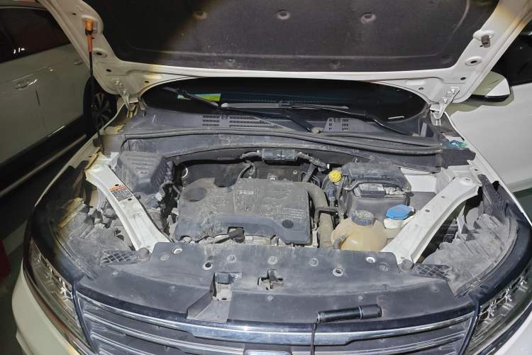 Used Roewe RX5 2019 20T Two-Wheel Drive Automatic 4G Connected Platinum Edition Engine Bay