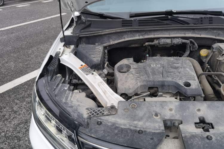 Used Roewe RX5 2019 20T Two-Wheel Drive Automatic 4G Connected Platinum Edition Engine Bay Right