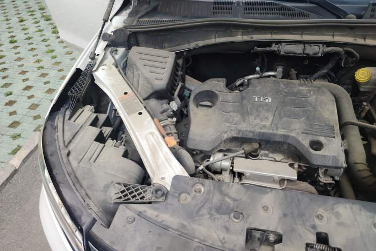Used Roewe RX5 2019 20T Two-Wheel Drive Automatic 4G Connected Platinum Edition Engine Bay Right