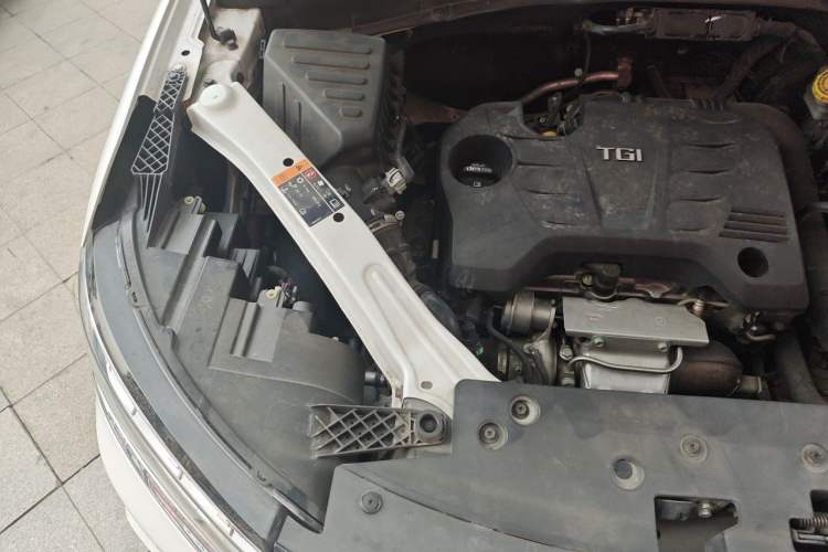 Used Roewe RX5 2019 20T Two-Wheel Drive Automatic 4G Connected Platinum Edition Engine Bay Right