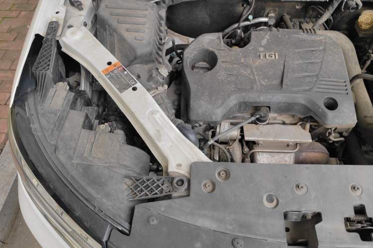 Used Roewe RX5 2019 20T Two-Wheel Drive Automatic 4G Connected Platinum Edition Engine Bay Right